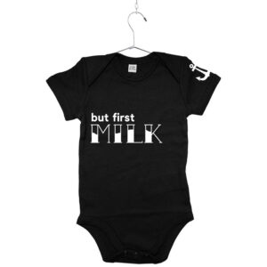 Babybody schwarz But first Milk