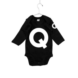 Babybody schwarz mit Buchstaben ABC Q